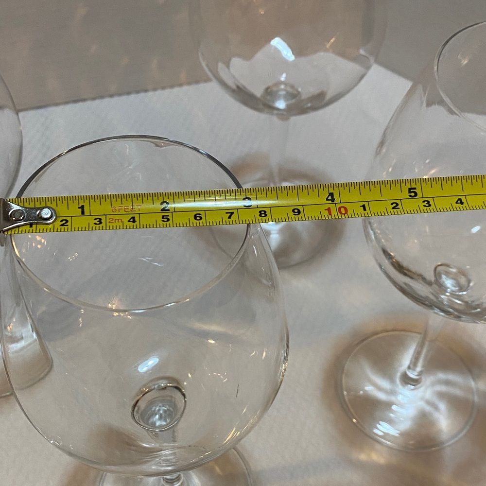 Pier 1 Elegant Swirl Clear Wine Glass Set (4) - Picture 8 of 11